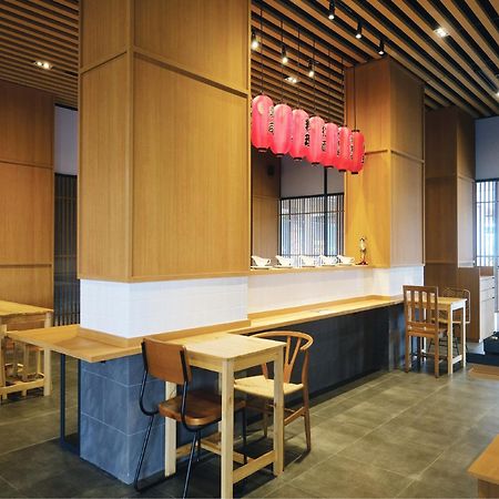 Hotel Osaka Pik2 탕그랑 외부 사진