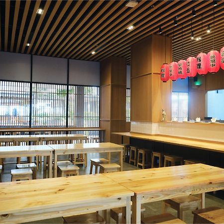 Hotel Osaka Pik2 탕그랑 외부 사진