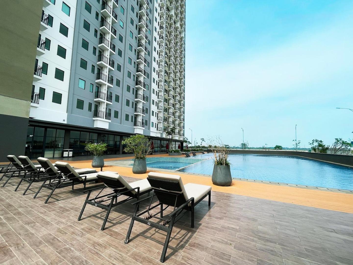 Hotel Osaka Pik2 탕그랑 외부 사진